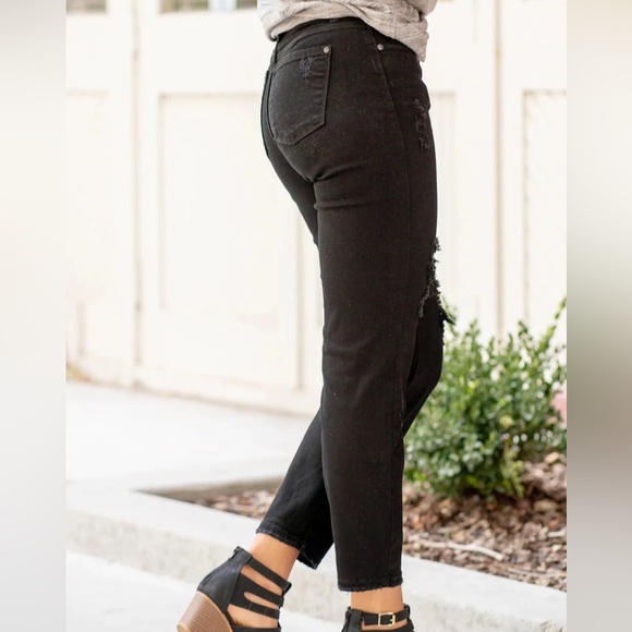 NWT Judy Blue Ezra Jean Distressed Boyfriend Fit 15/32 - Picture 2 of 11